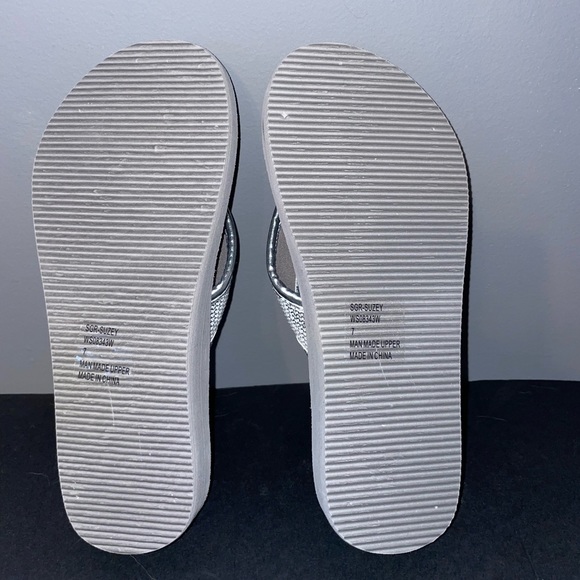 FLIP FLOPS - Picture 3 of 4